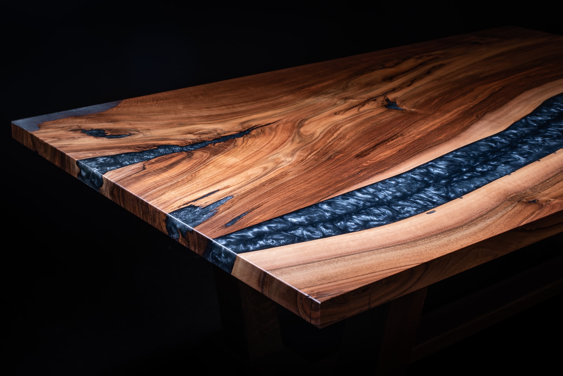 Egyedi epoxy asztal - RAPTor Design